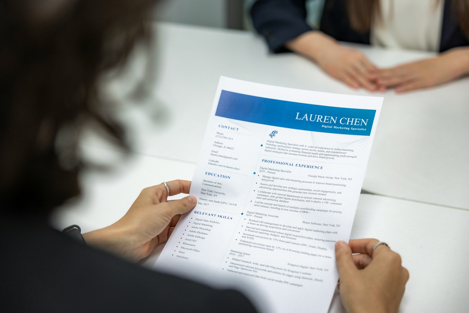 Relecture d’un CV lors d’un entretien